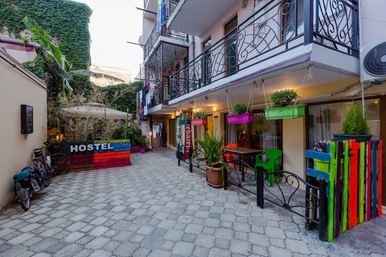 Хостел батуми. Хостал Батуми. Batumi Surf Hostel. Hostel old Batumi. Отель параграф Батуми.